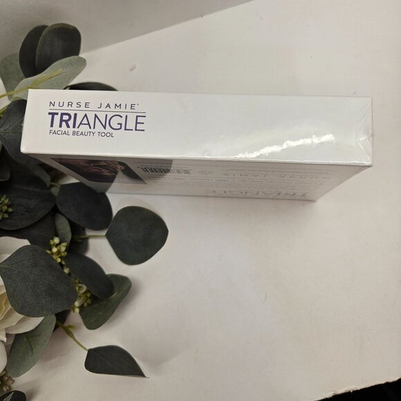 Nurse Jamie Triangle Facial Beauty Tool With 2 Massage Settings & USB Charging - Picture 4 of 5
